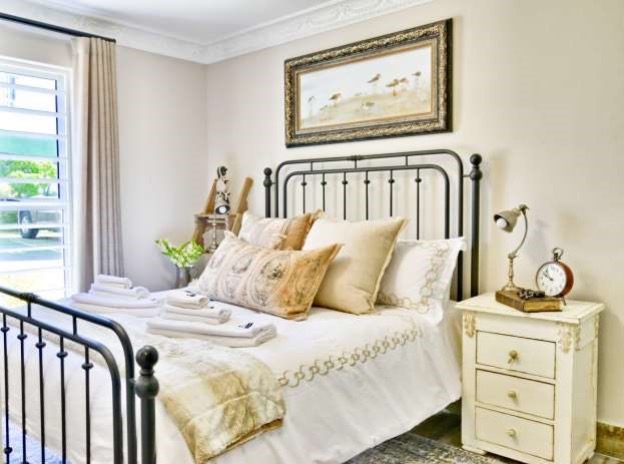 Bedroom bed